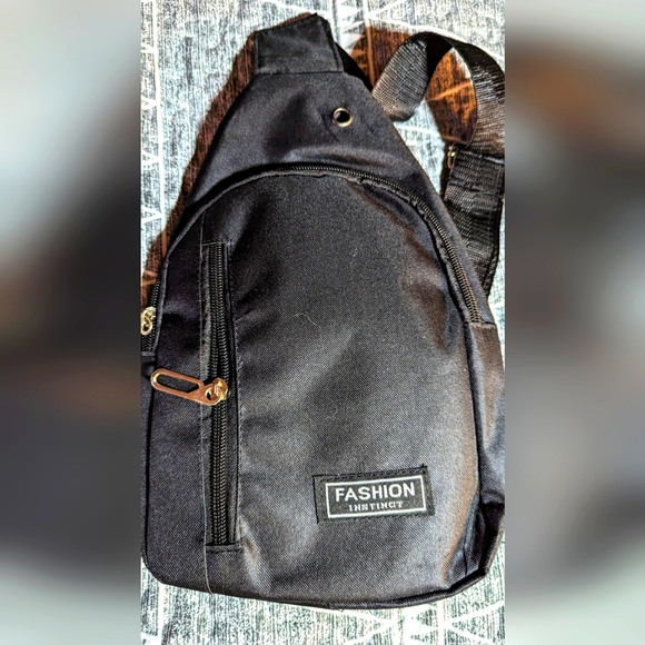 Black Fashion crossbody bag, messenger bag, front/back carry, BNWOT - Picture 1 of 14